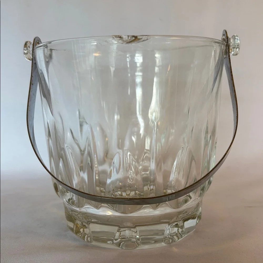 VINTAGE ! ELEGANT CLEAR GLASS ICE BUCKET. Elegant
